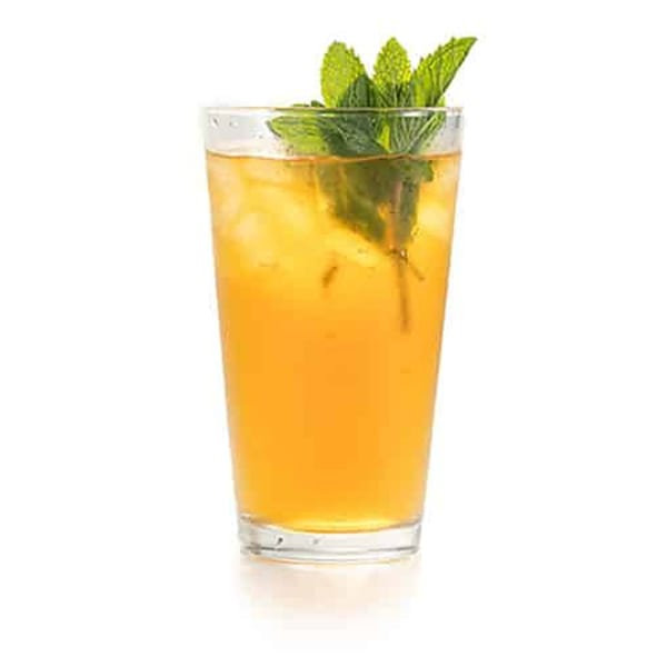 A tall glass of iced tea with mint leaves, a refreshing Vietnamese drink.